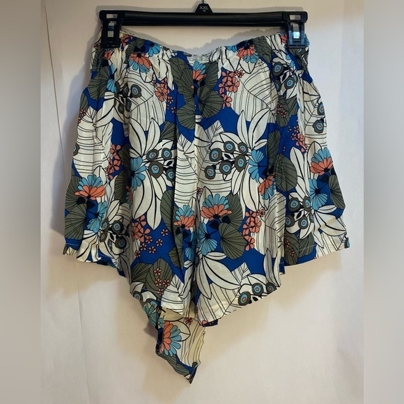 NWT Hayden Los Angeles Woman’s Floral Shorts Size Small - Picture 2 of 6